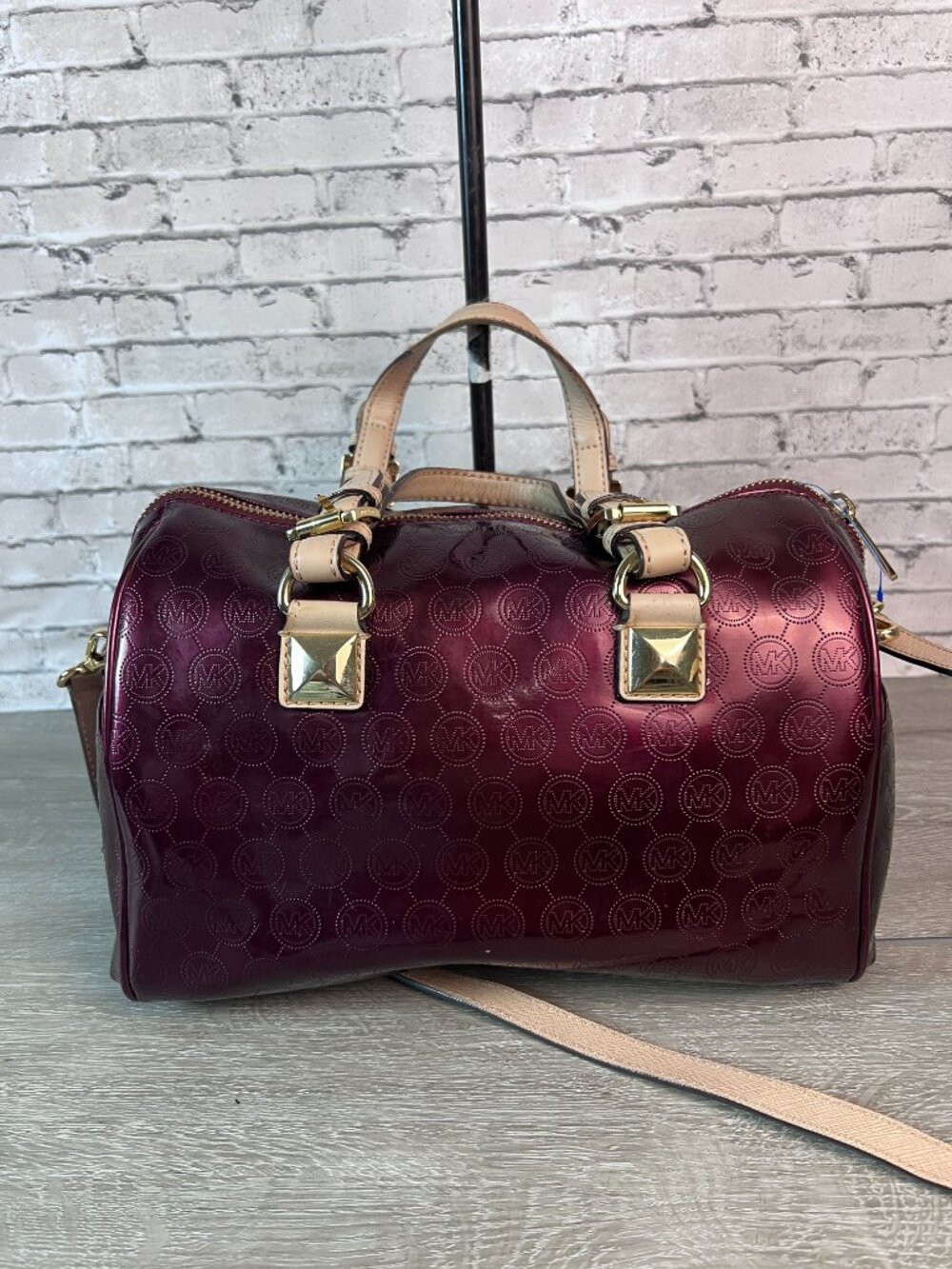 Michael Kors Grayson Barrel patent leather bowling bag - Picture 4 of 7